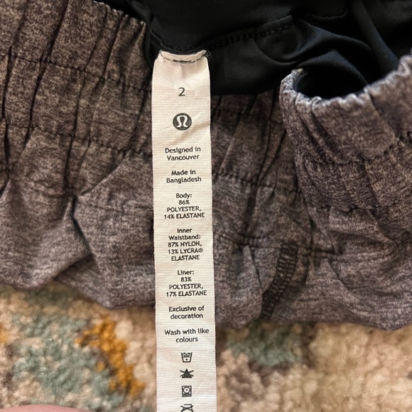 Lululemon grey track that shorts - Picture 3 of 5